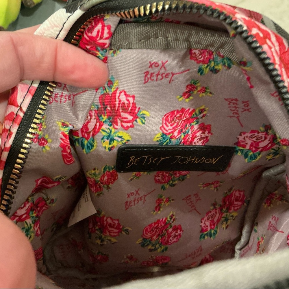 Betsey Johnson Dog Backpack Black Floral BG200BXT NWOT - Picture 5 of 9